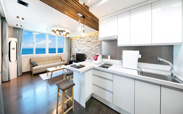 Pohang Couple Stone Pension