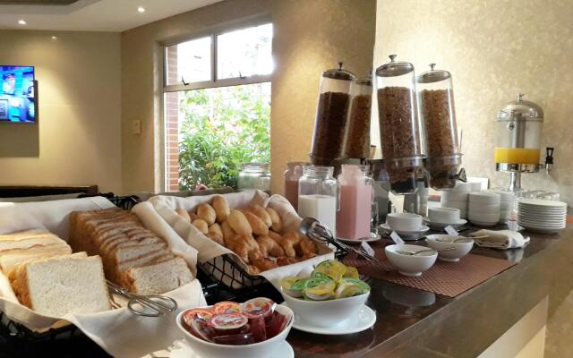 Hotel Plaza Suites
