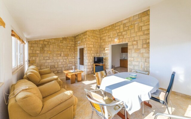 Amazing Home in Rogoznica With Wifi and 2 Bedrooms