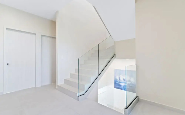 NEW Lux 4BR Villa w Private Pool Walk to Beach
