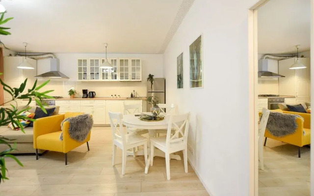 The Comfy Spot. 1 BR with Parking Included