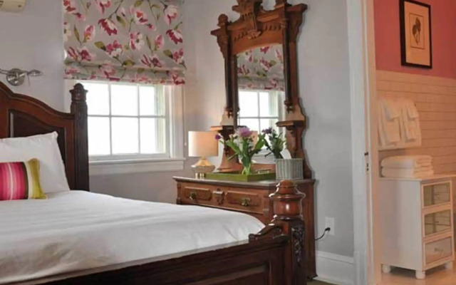 Peter Shields Inn & Restaurant