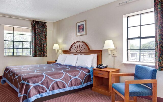 Super 8 by Wyndham Tampa U.S.F. Near Busch Gardens Downtown