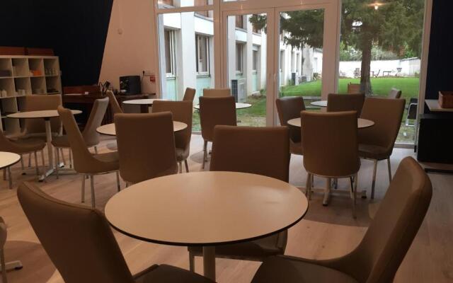 Moodz Hotel