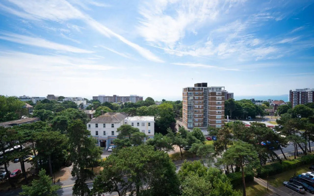 Holiday Inn Bournemouth by IHG