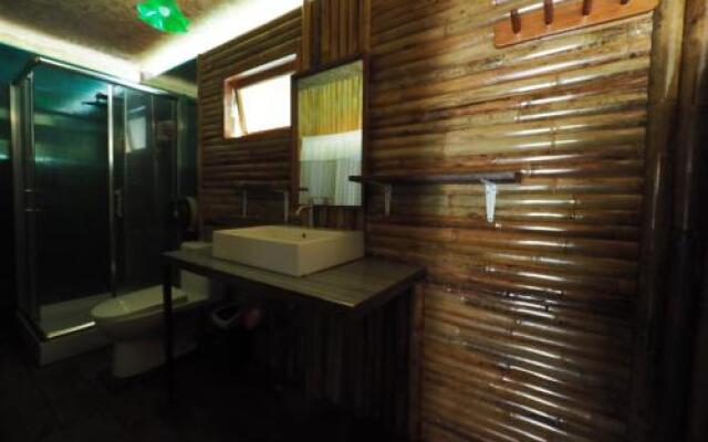 Praiwan Raft House