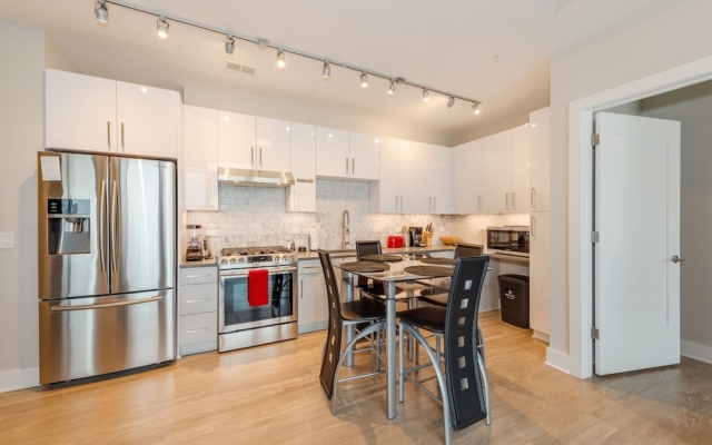 Spacious 2br Apt near Convention Center