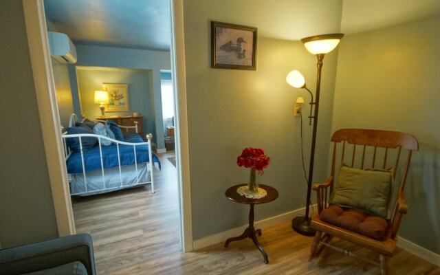 Tuckernuck Inn