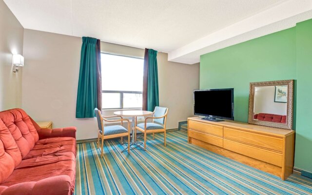 Super 8 Toronto East ON