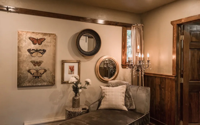 Highland Haven Creekside Inn