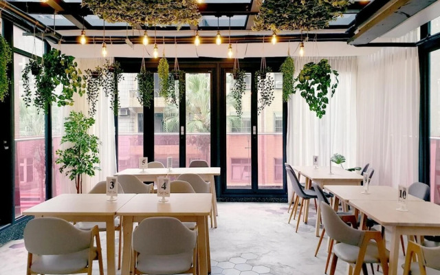 Thinker Hotel