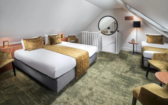 Boutique Hotel First City