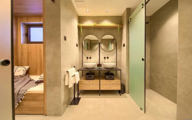 Villa Lord With Heated Pool Jacuzzi and Sauna