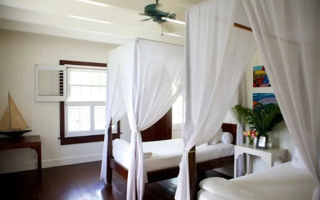 Hibiscus Hill Guest House - Elegant Garden Oasis, Pink Sand Bch 4 Bedroom Home — фото 5