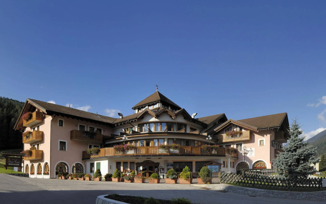 Tevini Dolomites Charming Hotel