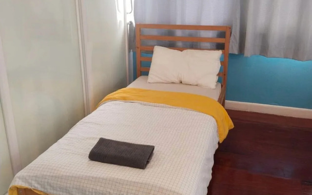 Aran hostel &Cafe Ngamwongwan