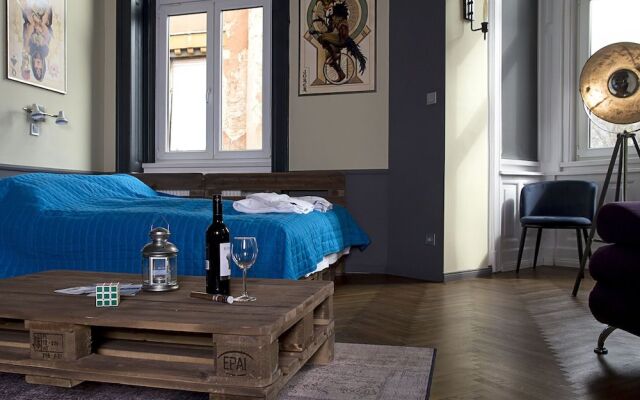 New - Walnuttree Double 12 Person Apartment Central in Budapest - Hungary