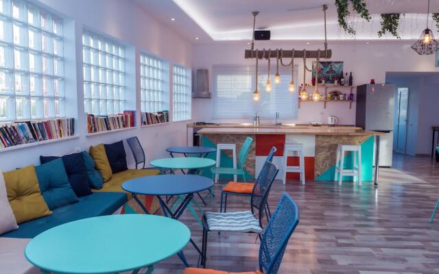 ART Hostel & Apartments