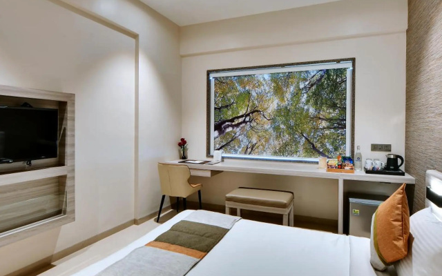 Click Hotel Pithampur