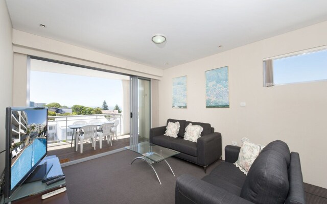 Cote D'Azur,  Unit 41/61 Donald Street