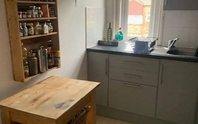 Apartmentsleeps2-seaside Escape--wifi-parking