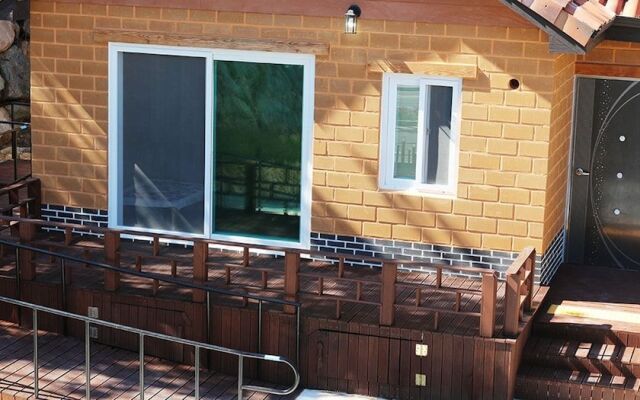 Pyramid Red Clay Pension