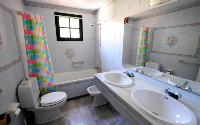 Doña Lola Claudia Beachfront Apartment CS197