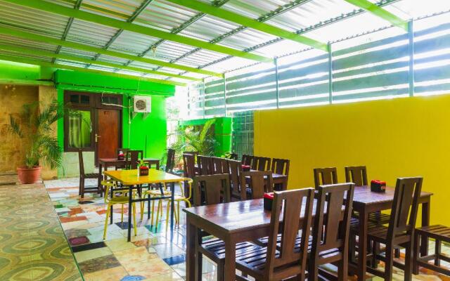Super OYO 1682 Greenia Hotel