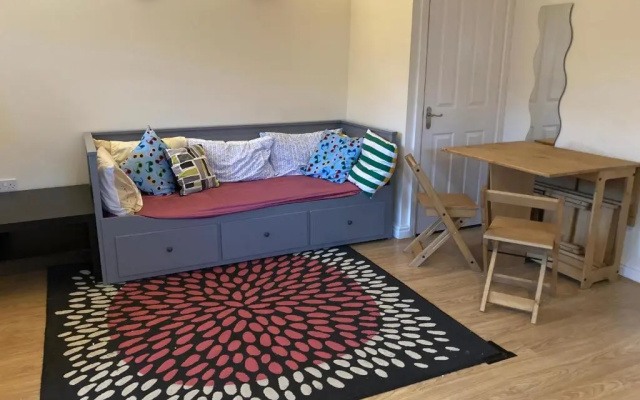CV225AA Ground-Floor Flat Near Rugby School Self Check-in