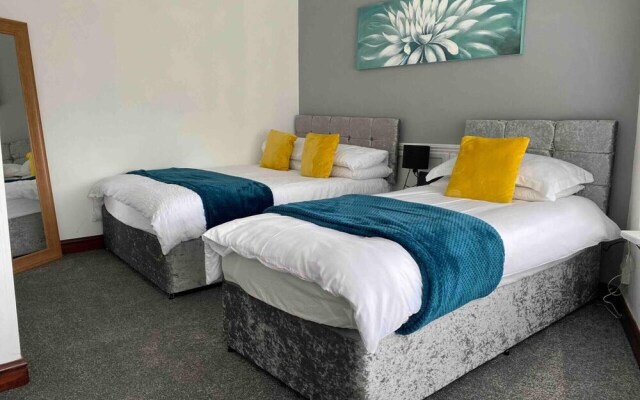 7 Person Home Flat W/parking - Near Swansea Centre