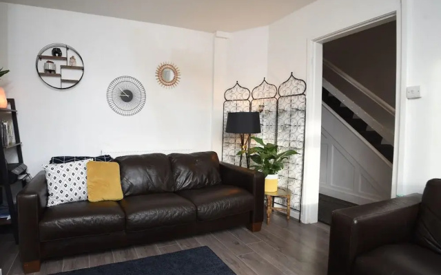Cosy and Modern 2 Bed Family House in Abergele
