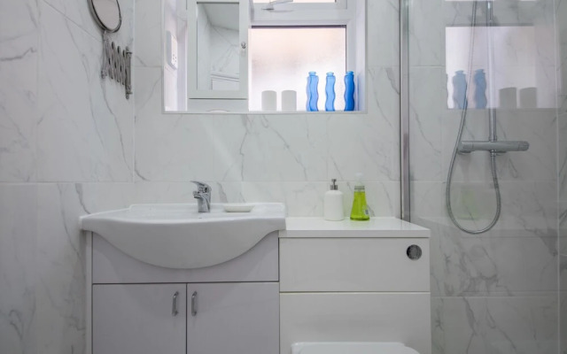 Luxury new 2 Bedroom Flat West London Zone 2