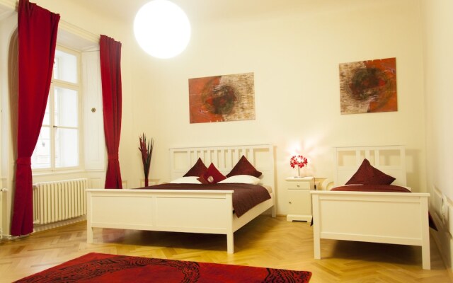 Cherry Charm Apartment