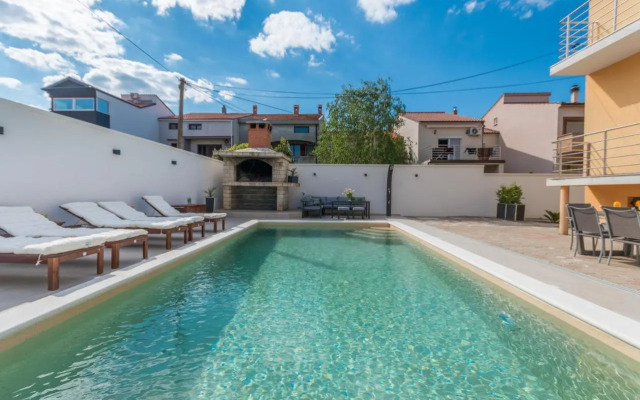 Apartment Pavla with pool