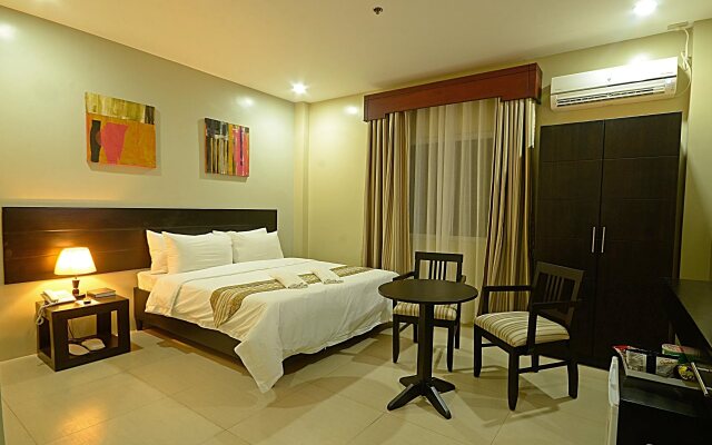 Holiday Suites Hotel & Resort