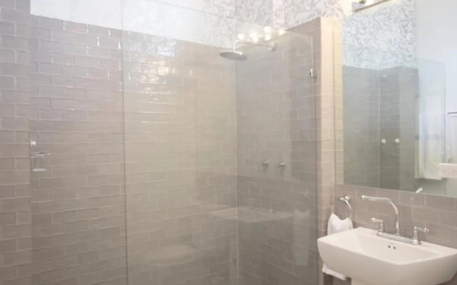 AmazINN Places Rooftop and Jacuzzi VI