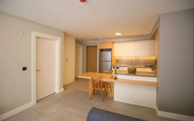 Krem Marin Suits Otel