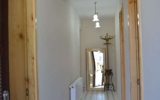 Mebo House