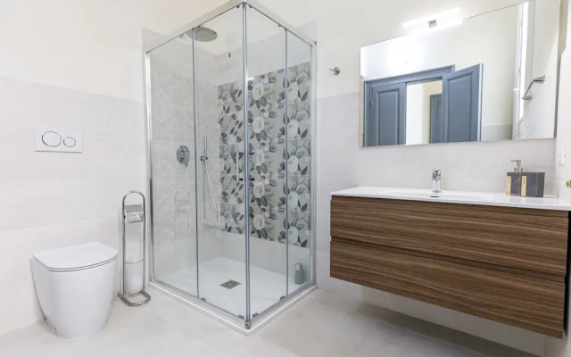 Onlyrooms IV - Sea View & Free Parking