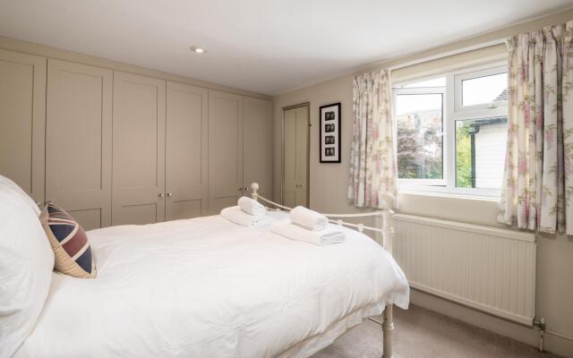 Traditional Fulham Home Close to the River Thames by Underthedoormat