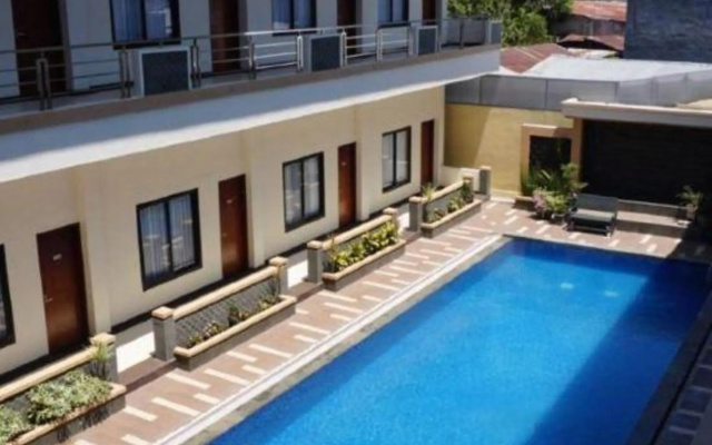 Go Hotel Maumere – Pool – Maumere