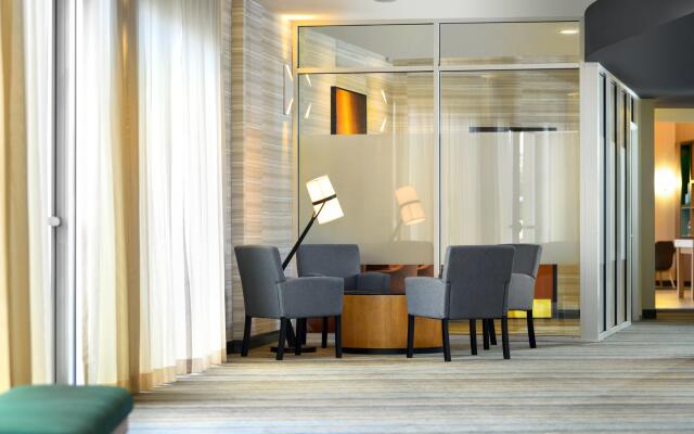 Holiday Inn & Suites Oakland Airport by IHG