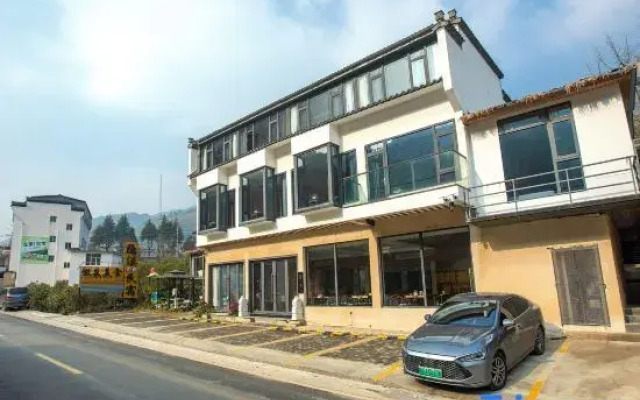 Yinxi Tangquan B&B