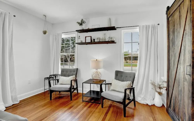 Stunning Luxury Rental Near Main W/hot-tub&firepit