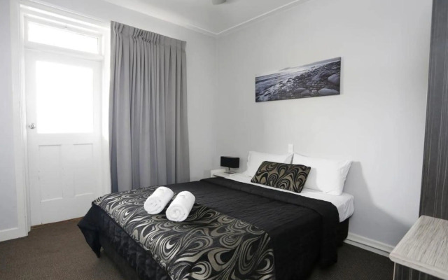 The Lakes Hotel