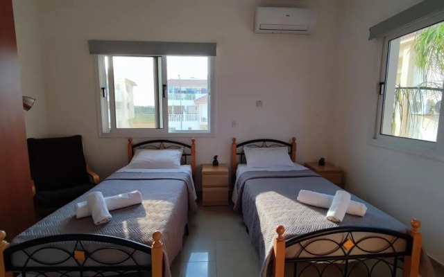 Lovely holiday home,Kapparis,2 swimming pools,Wifi