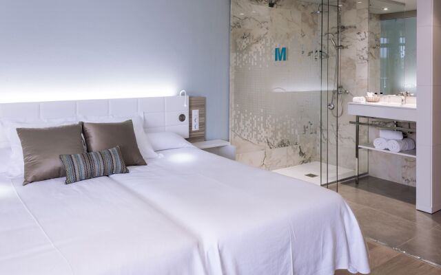 Monica Hotel