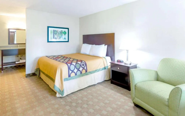 Super 8 White River Junction