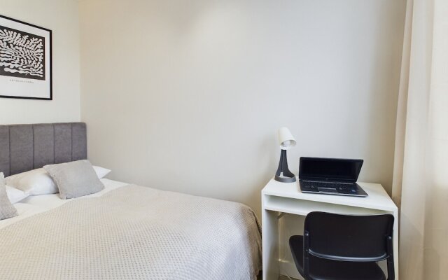 Modern Studio With Wifi by Renters