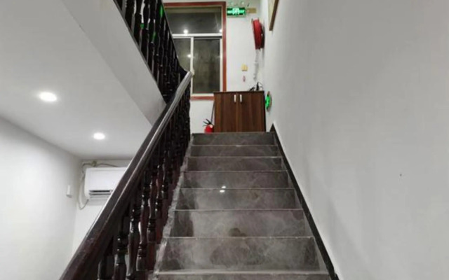 Xiangxi Phoenix Long River Inn